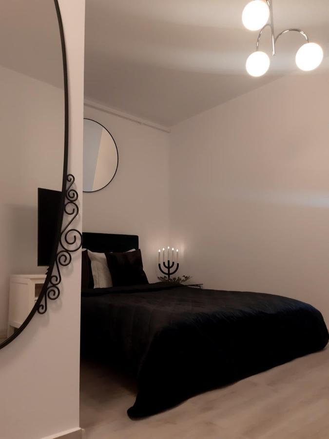 Mia!! Self Check-In!! Apartamento Bucareste Exterior foto