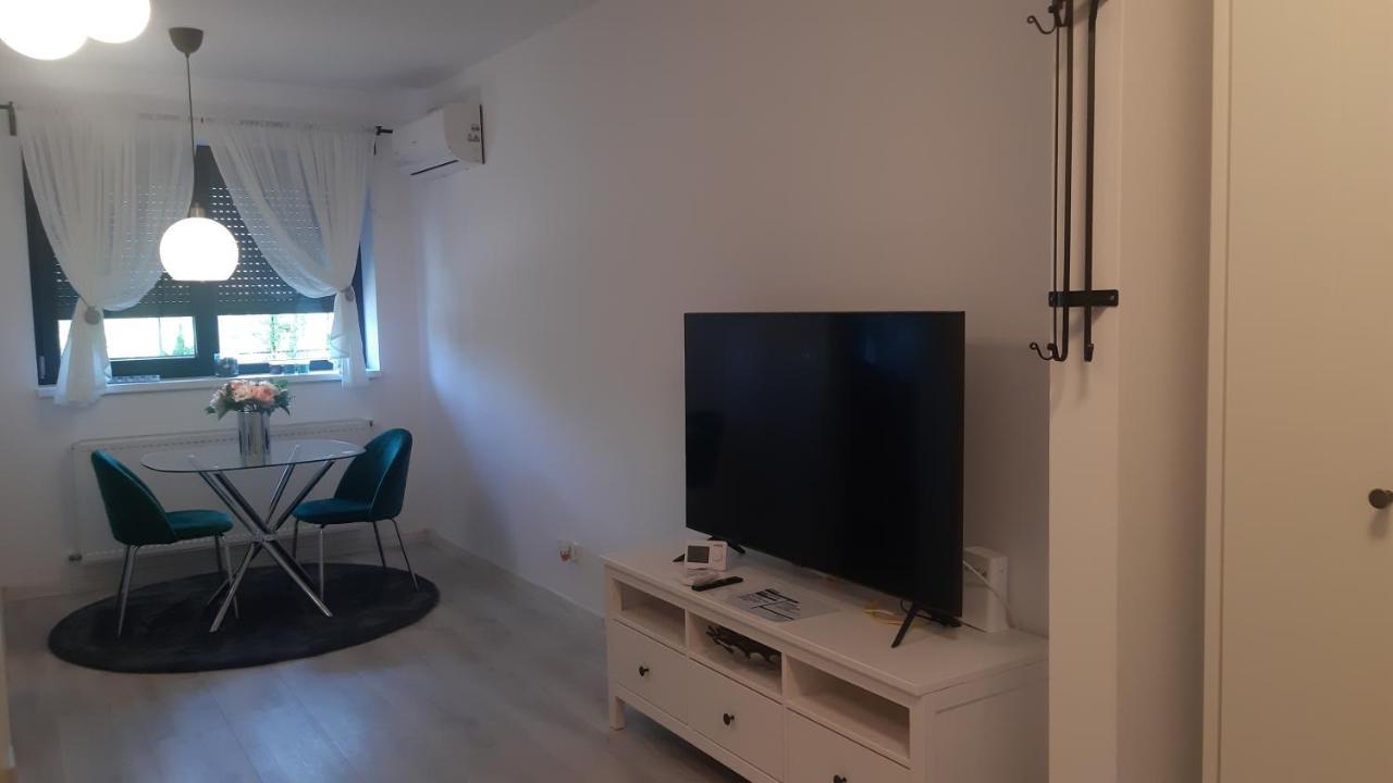 Mia!! Self Check-In!! Apartamento Bucareste Exterior foto
